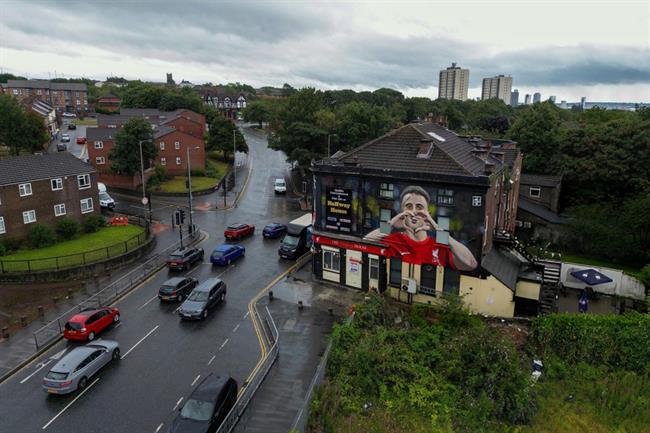 Hoàn thành bức tranh tưởng niệm Diogo Jota