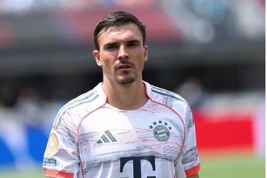  Arsenal dang de mat den Joao Palhinha cua Bayern Munich.