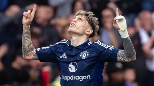 Fabrizio Romano tiet lo vu Chelsea chieu mo Alejandro Garnacho.