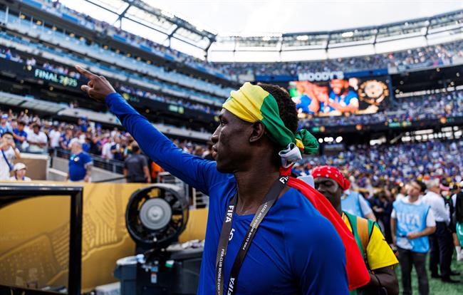 Nicolas Jackson: Trôi giữa miền vô định