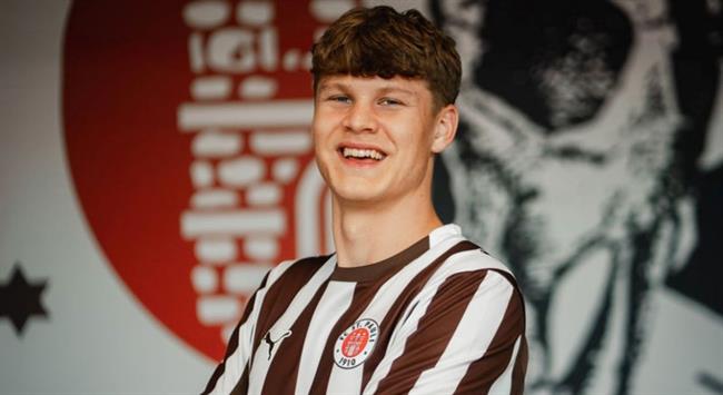 Tiểu sử trung vệ Jannik Robatsch