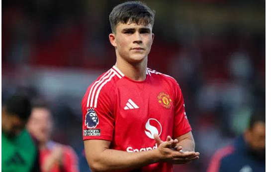 MU loại Harry Amass khỏi danh sách đá giao hữu với Leeds