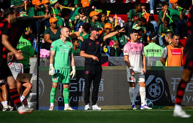 Erik ten Hag nói gì sau màn ra mắt đáng quên cùng Leverkusen?