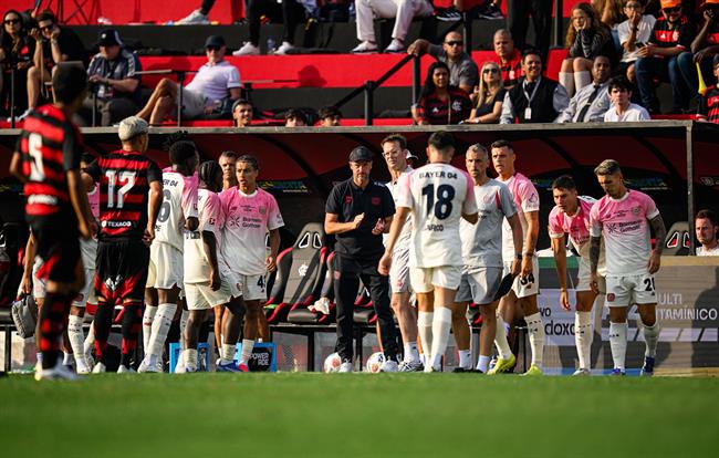 Erik ten Hag nói gì sau màn ra mắt đáng quên cùng Leverkusen 1