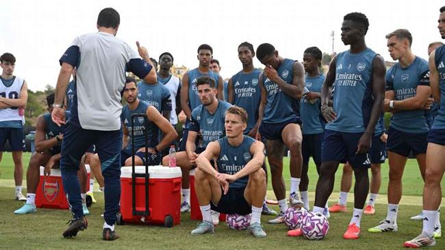 Arsenal bay sang châu Á mà không có Noni Madueke, Viktor Gyokeres