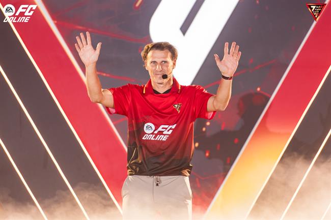 QBV World Cup 2010 Diego Forlán tiết lộ bí kíp cho những cú sút xa thương hiệu