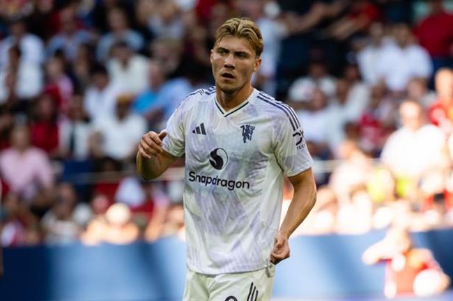 Người cũ MU tiếc nuối vì Rasmus Hojlund không được Ronaldo dìu dắt