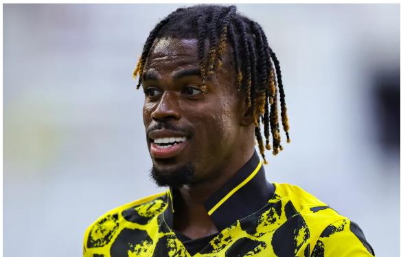 Chelsea tuyên bố không cho mượn Carney Chukwuemeka