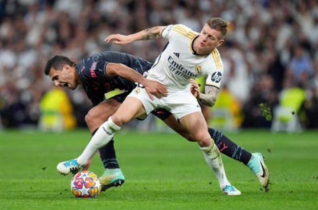 Toni Kroos ca ngợi Rodri  Toni Kroos ca ngoi Rodri