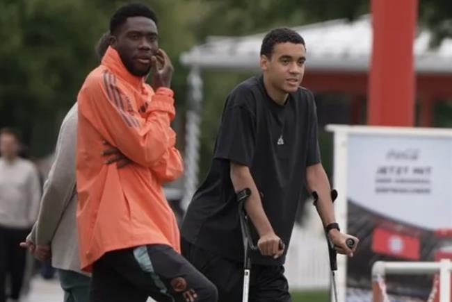 Musiala xuất hiện trên sân tập của Bayern