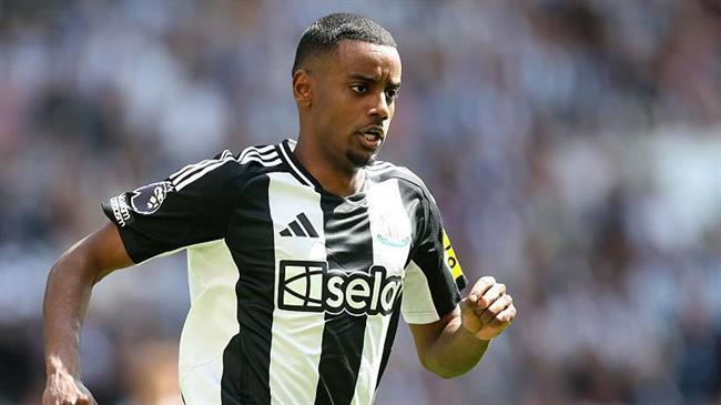 Al Hilal vac nui tien canh tranh Alexander Isak voi Liverpool.