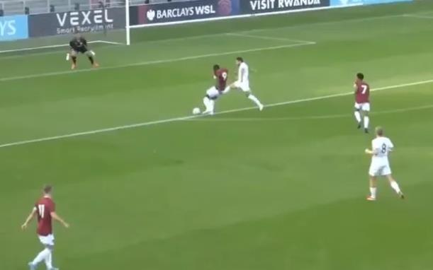 Michail Antonio lập cú đúp trong màu áo đội U21 West Ham. Michail Antonio lap cu dup trong mau ao doi U21 West Ham.