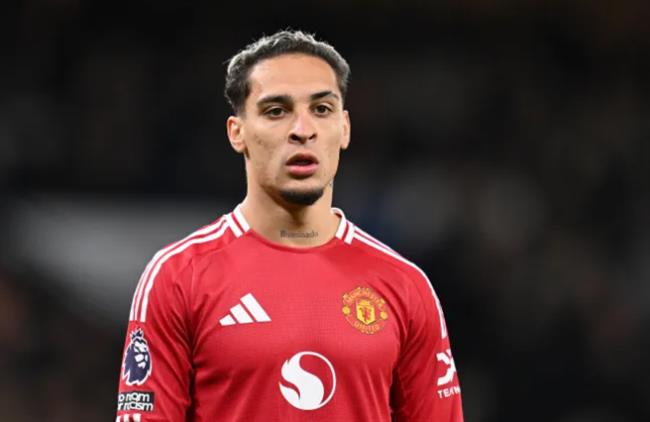 Antony tu choi hai loi de nghi de roi MU.