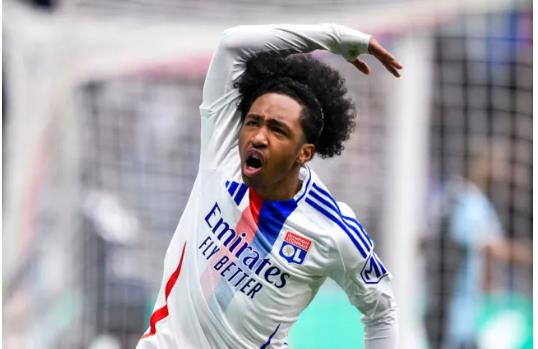 Everton muốn ký hợp đồng với Malick Fofana của Lyon. Everton muon ky hop dong voi Malick Fofana cua Lyon.
