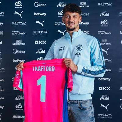 Man City chính thức công bố tân binh James Trafford 1