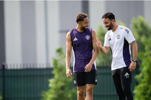 CEO Omar Berrada tiết lộ quyết tâm của MU trên TTCN 1 CEO Omar Berrada tiết lộ quyết tâm của MU trên TTCN 1