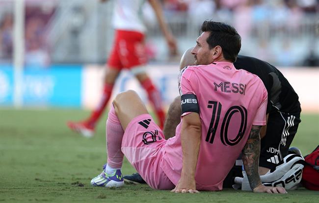 Messi chấn thương chỉ sau 11 phút trận đấu của Inter Miami 1