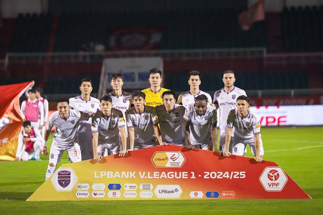 Hà Đức Chinh chia tay CLB Becamex TP.HCM sau một mùa giải gắn bó