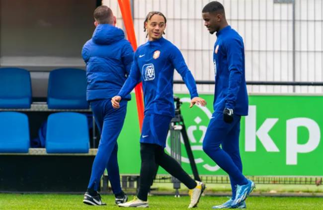 Xavi Simons phản ứng thế nào khi Jorrel Hato cập bến Chelsea?