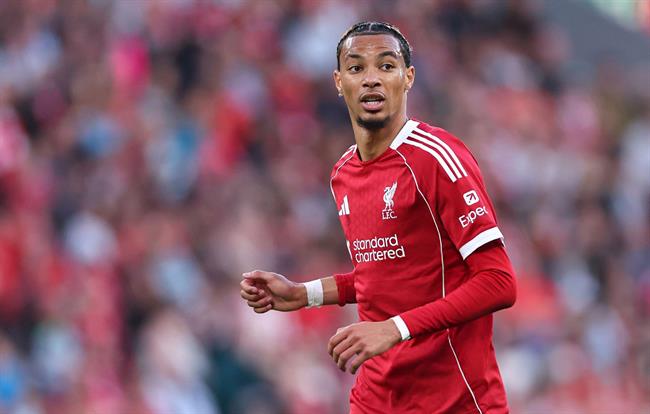 Hugo Ekitike vui mừng sau màn ra mắt Anfield đầy hứa hẹn