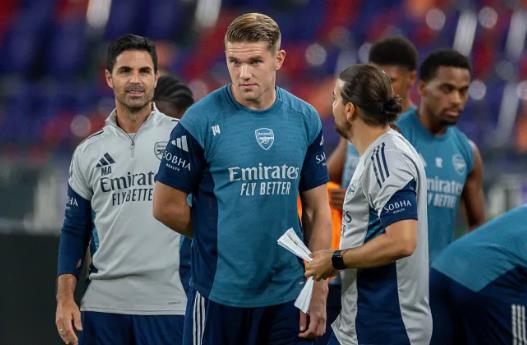 Paul Scholes nhan dinh ve thuong vu Viktor Gyokeres cua Arsenal.