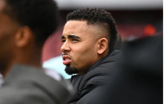 Arsenal được khuyên bán Gabriel Jesus ở Hè 2025. Arsenal duoc khuyen ban Gabriel Jesus o He 2025.