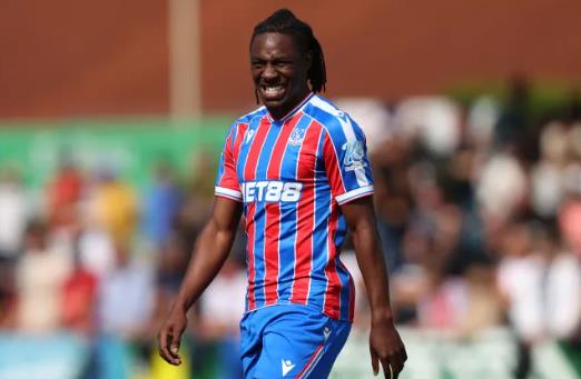 Tottenham duoc khuyen nen vuot mat Arsenal vu Eberechi Eze.