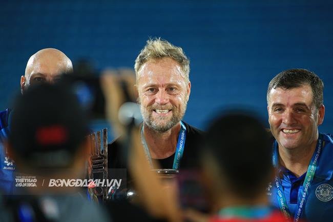 HLV Mano Polking khen một cầu thủ của Nam Định