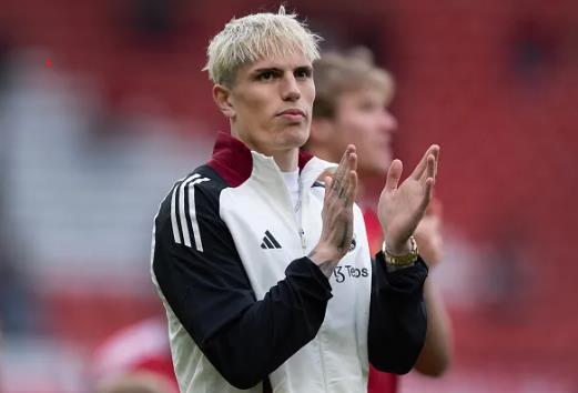 Chelsea dang quan tam den Alejandro Garnacho cua MU.