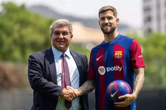 Chủ tịch Barca tiết lộ lí do để Inigo Martinez ra đi tự do 1