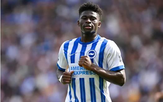 Carlos Baleba duoc khuyen nen chon MU thay vi Man City.