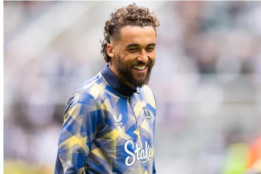 Rio Ferdinand khong muon MU theo duoi Dominic Calvert-Lewin.