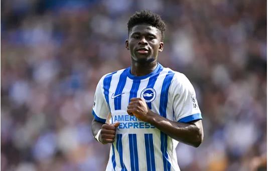 Nhiều cầu thủ MU cố gắng thuyết phục Carlos Baleba tới Old Trafford. Nhieu cau thu MU co gang thuyet phuc Carlos Baleba toi Old Trafford.