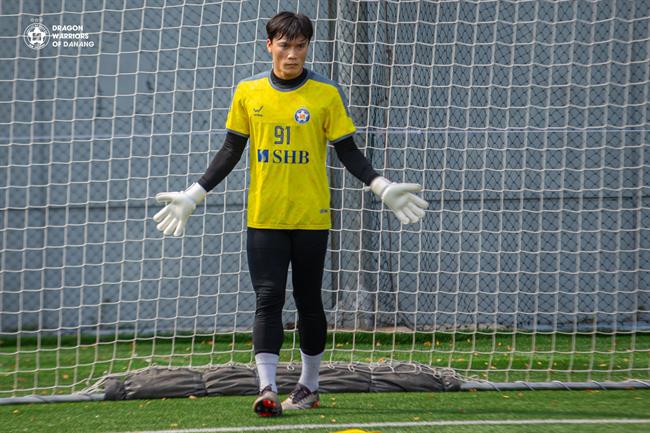 Bùi Tiến Dũng cùng đồng đội nghỉ Tết với vị trí "đội sổ" V.League