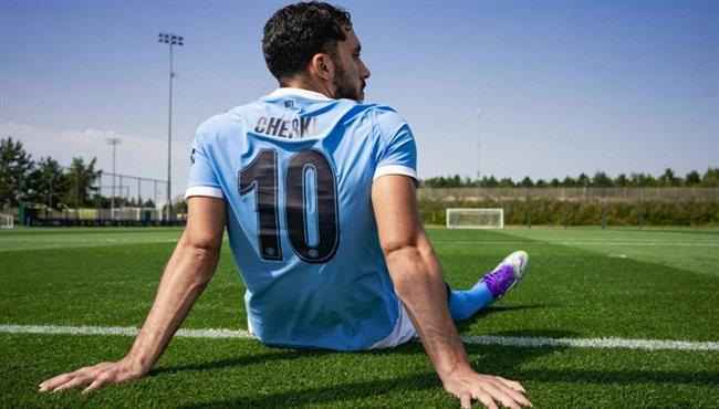 Rayan Cherki mang ao so 10 o Man City mua sau