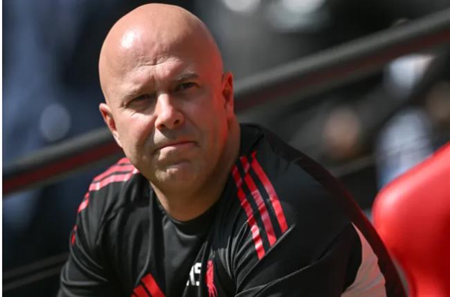 HLV Arne Slot đưa ra dự đoán về Chelsea 