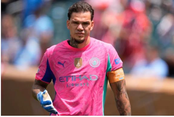 Galatasaray dua ra de nghi chinh thuc dau tien cho Ederson