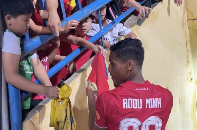 Sao Việt kiều của Công an Hà Nội cực hút fan sau trận ra mắt