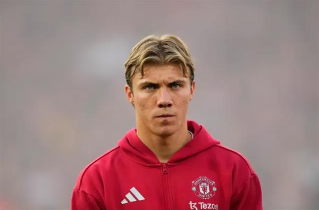 Rasmus Hojlund đưa ra quyết định về tương lai ở MU. Rasmus Hojlund dua ra quyet dinh ve tuong lai o MU.