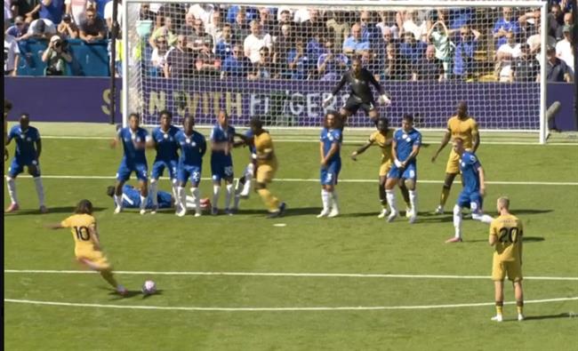 Tại sao bàn thắng của Eberechi Eze trước Chelsea bị từ chối?