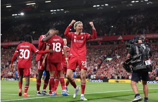  Jamie Redknapp danh gia cao suc manh cua Liverpool.