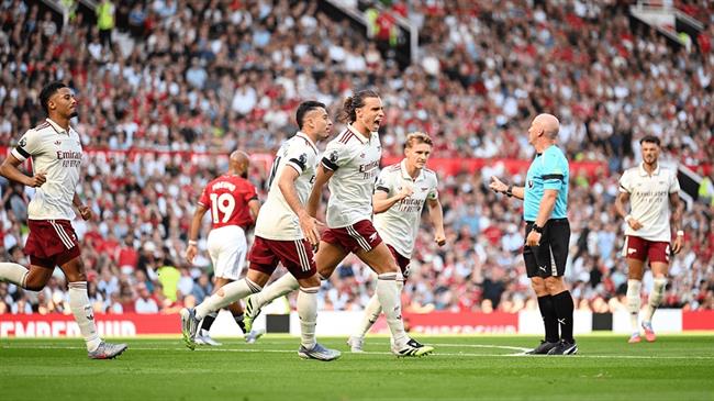 Thấy gì sau chiến thắng nhọc nhằn của Arsenal trước Man Utd?