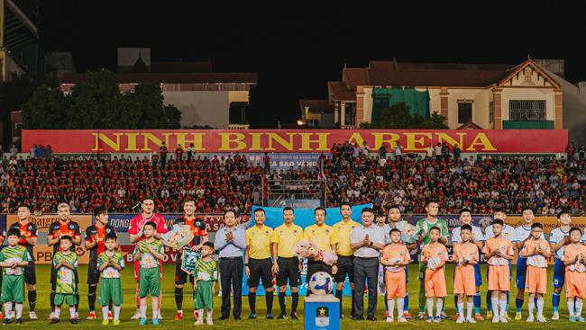 CLB Ninh Bình "chơi lớn" trước vòng 2 V-League