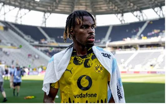 Dortmund dang dam phan mua dut Carney Chukwuemeka.