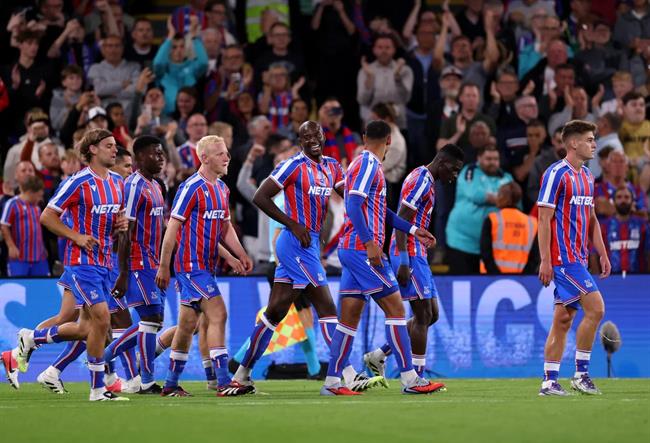 Crystal Palace có thắng lợi lịch sử ở đấu trường châu lục