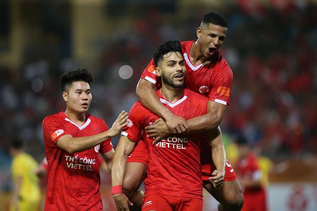 HLV Popov: Thủ môn của tôi không phải làm việc nhiều