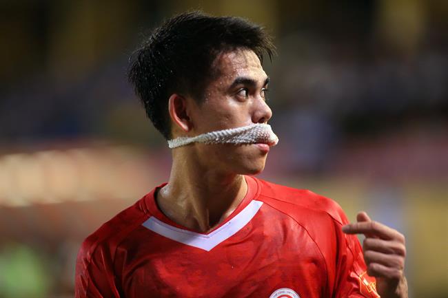 Khuất Văn Khang rách môi