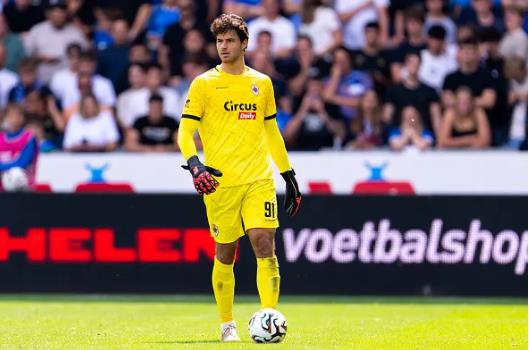 MU quan tâm thủ môn Senne Lammens của Royal Antwerp. MU quan tam thu mon Senne Lammens cua Royal Antwerp.