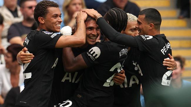 Tottenham vua danh bai Man City 2-0 tai Etihad.
