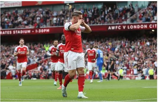 HLV Leeds khen ngợi Arsenal HLV Leeds khen ngoi Arsenal